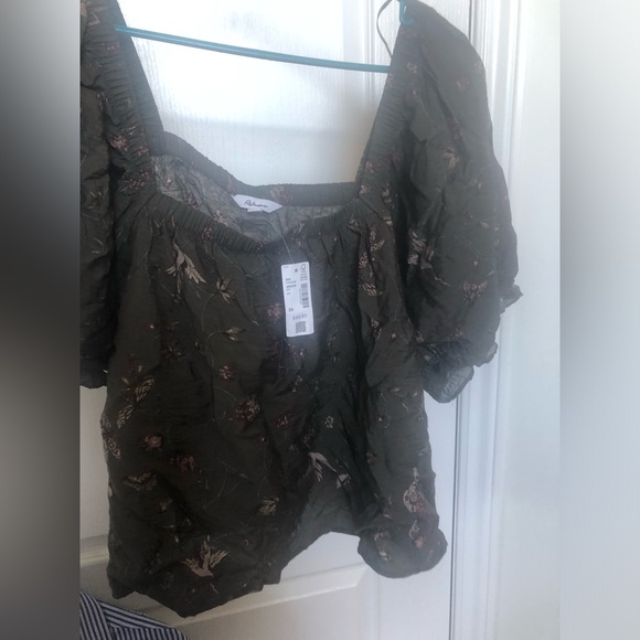 Reitmans Tops - 2 piece Olive Floral Puff-Sleeve Women's Top and matching skirt.  3x